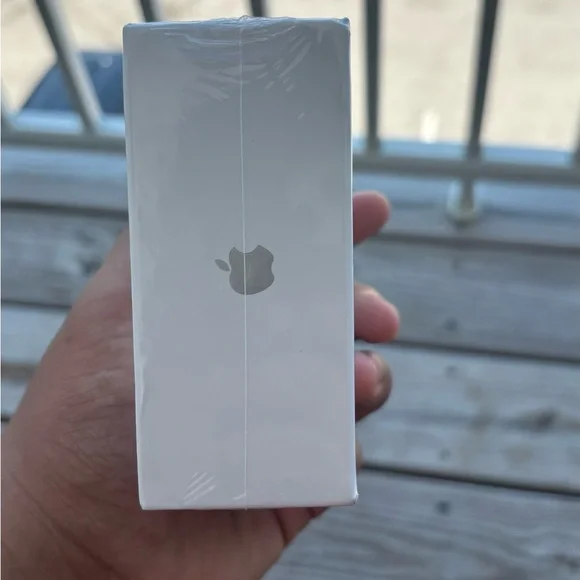 Apple AirPods Pro Box in White